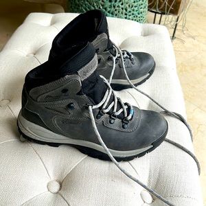Hiking shoes, waterproof, excellent condition